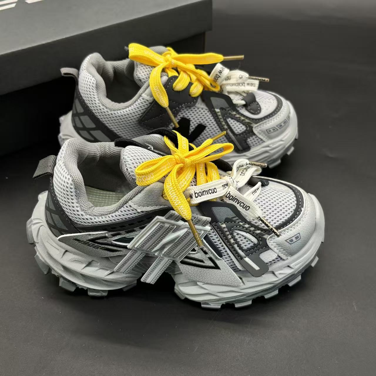 Children's shoes child